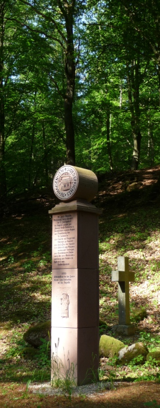 St.-Jost-Pilgerweg: Stele an der St.-Jost-Ruine